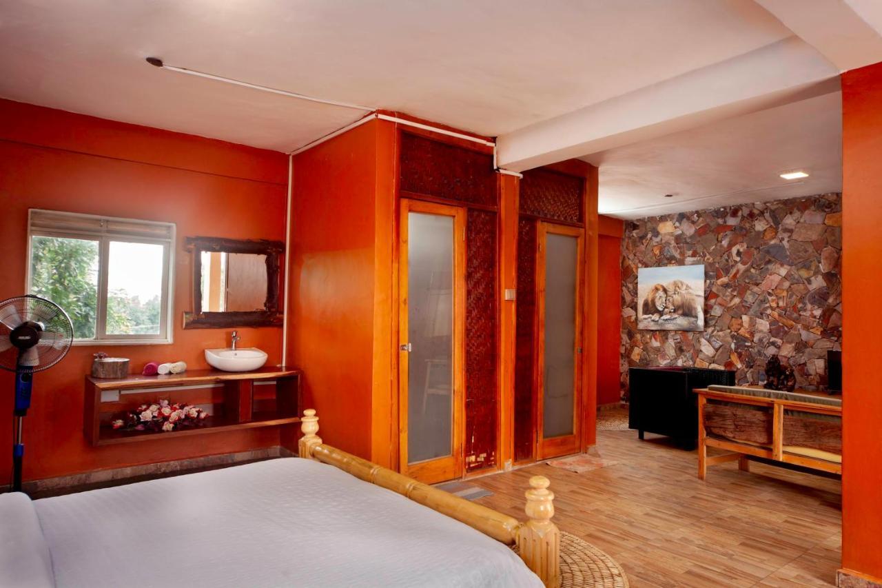 African Tribe Hotel Кампала Екстериор снимка