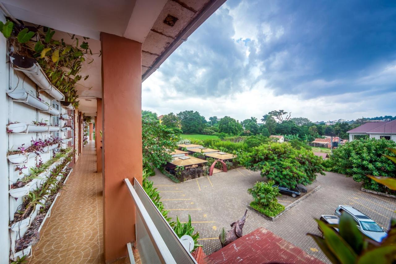 African Tribe Hotel Кампала Екстериор снимка