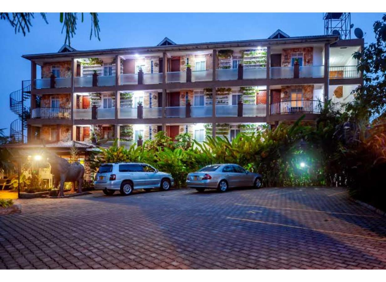 African Tribe Hotel Кампала Екстериор снимка