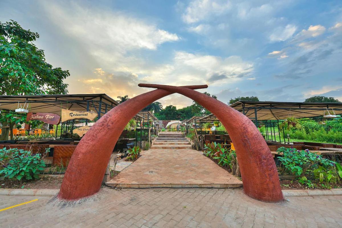 African Tribe Hotel Кампала Екстериор снимка